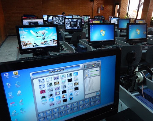 Laboratorio multimedia de la Policía Nacional Escuela de Cadetes General Santander instalado en Bogotá por Cienytec SAS